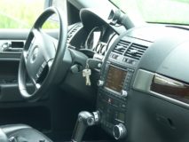 4 Reasons to Choose a Locksmith for Auto Key Duplication