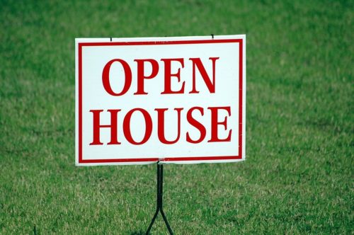 6 Security Tips for Selling a Home